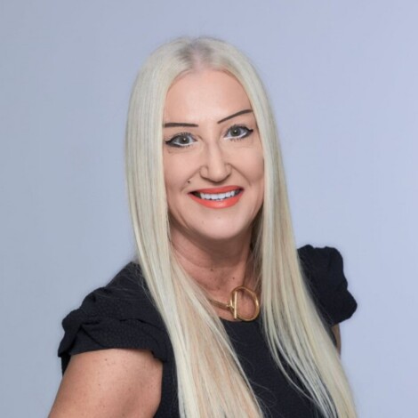 Anne Hislop - Square Close-Up