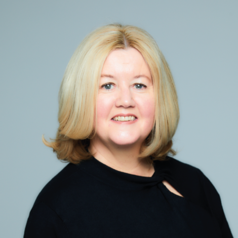 Claire Faichnie - Square Close-Up