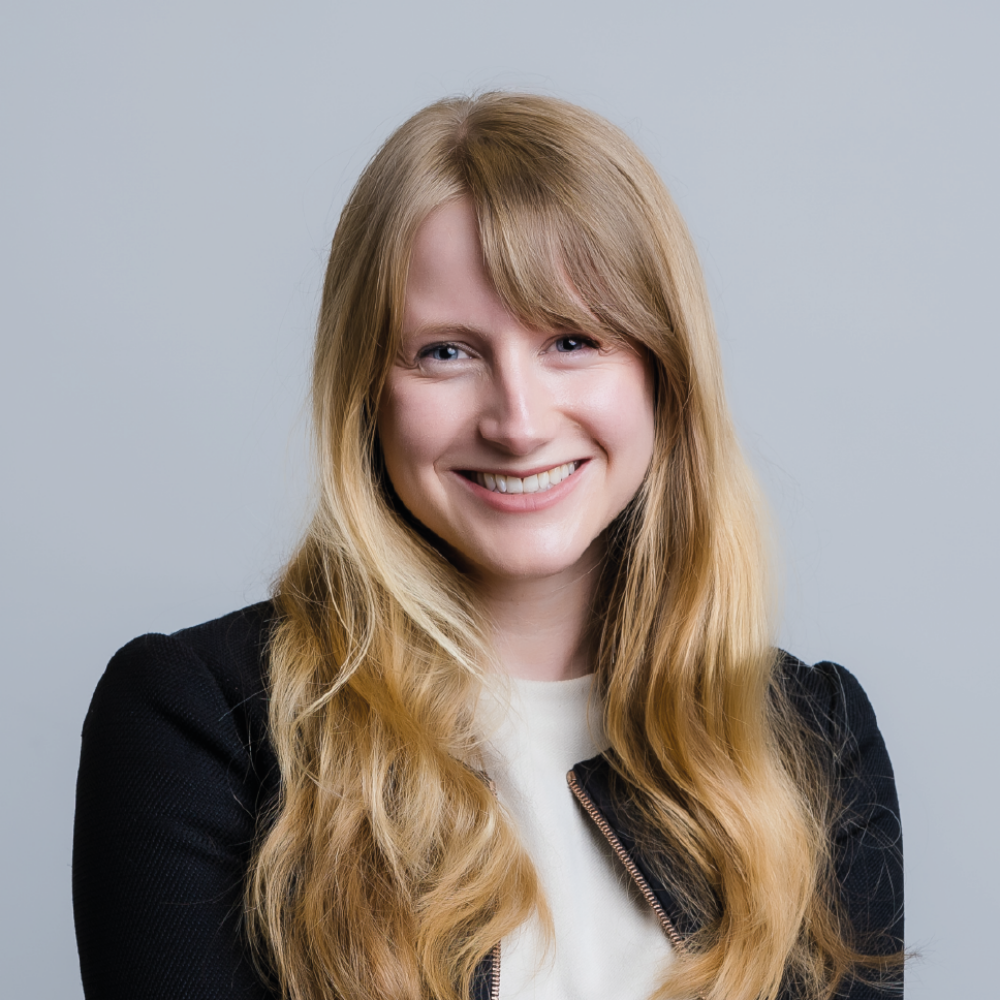 Nia Statham - Square Close-Up