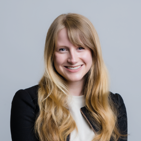 Nia Statham - Square Close-Up