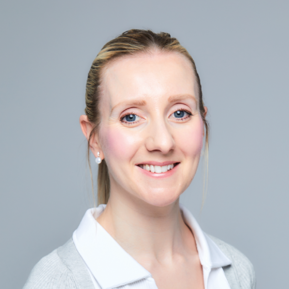 Kay Jewer - Square Close-Up