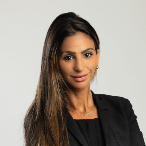 Georgette Bakhit - Square Close-Up