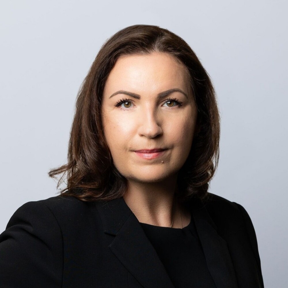 Natascha Steiner-Smith - Square Close-Up